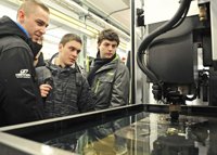Studenti naší partnerské školy poznávají strojírenské provozy