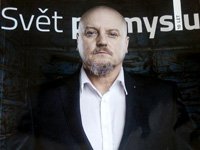 Některé automobilky nemusí rychlé tempo přežít