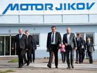 Der Wirtschafts- und Handelsminister Jan Mládek besuchte die Holding MOTOR JIKOV GROUP