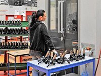 MOTOR JIKOV bietet Jobs in der Konstruktion sowie in der Bearbeitungscenter-Branche __an__.