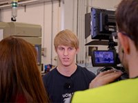 MOTOR JIKOV fördert technische Berufe im Fernsehalltag.