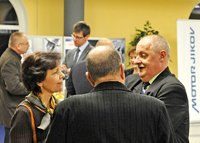 Geschäftstreffen im neuen Informations- und Bildungszentrum