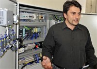 Fostron bringt eine neue Dienstleistung auf den Markt – die Produktion von Schalttafeln für Maschinen und Anlagen __beginnt__.