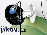 Dear gasoline and diesel prices are pushing companies and government agencies to explore alternative fuels.